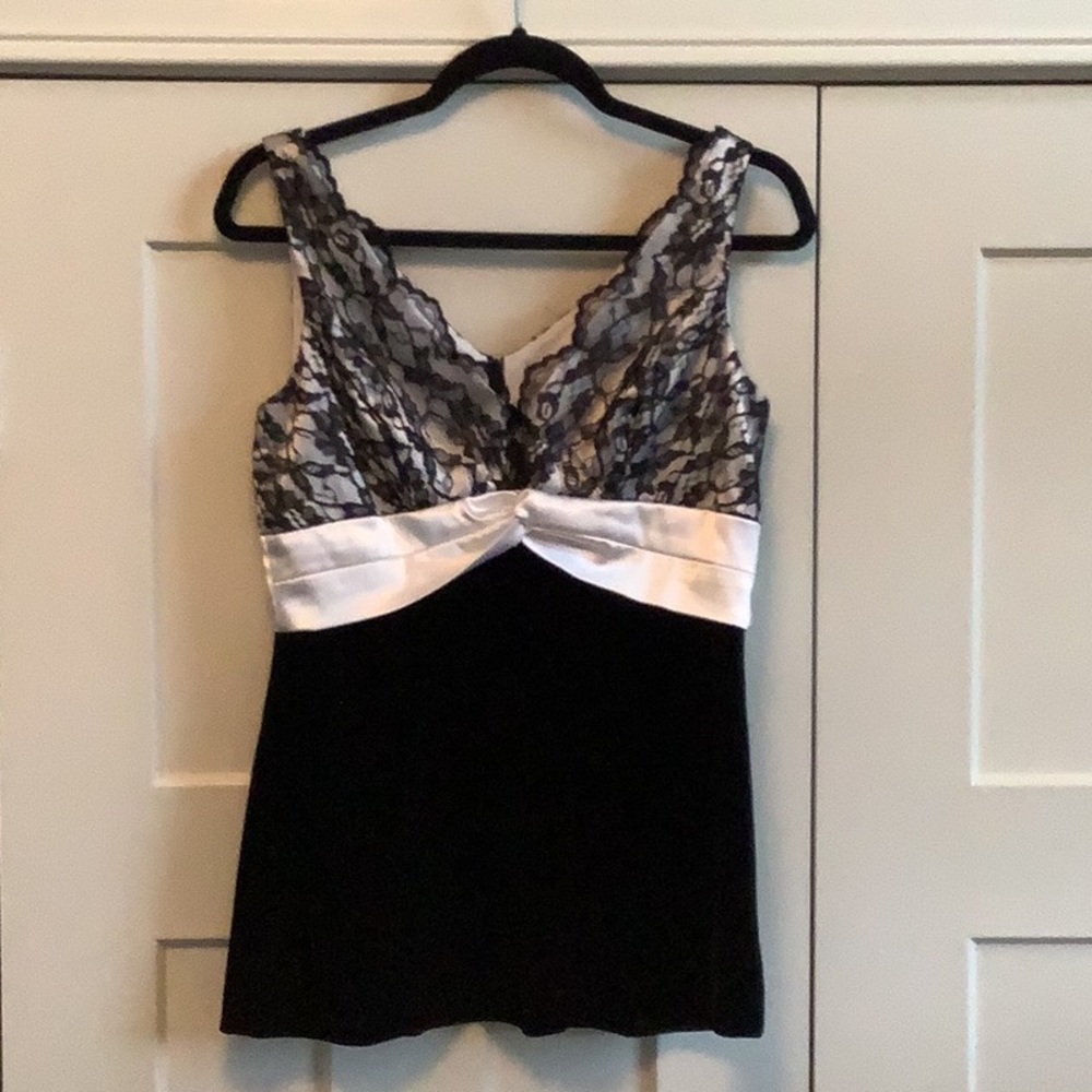 Elegant Bellissima lace detail top